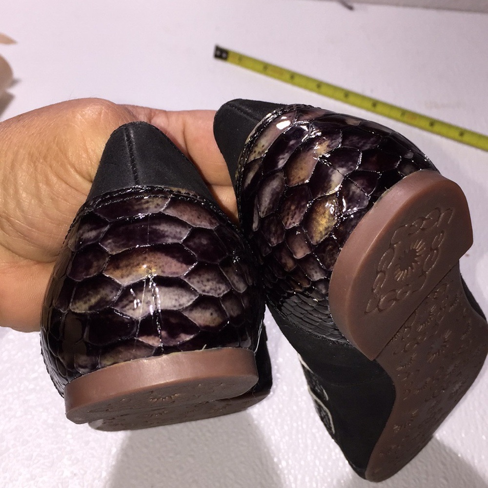 Ugg Size 7 - image 6